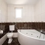 Сasa de vacaciones Mokra With Private Pool Ždrelac