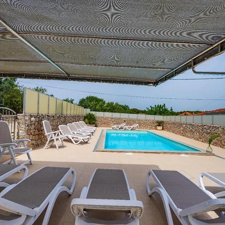 بيت للعطل Mokra With Private Pool *