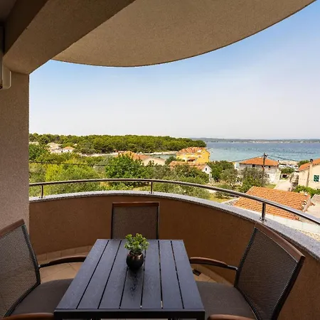 بيت للعطل Mokra With Private Pool