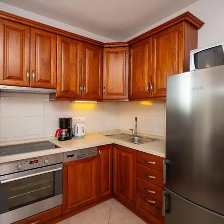 بيت للعطل Mokra With Private Pool