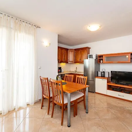Mokra With Private Pool بيت للعطل